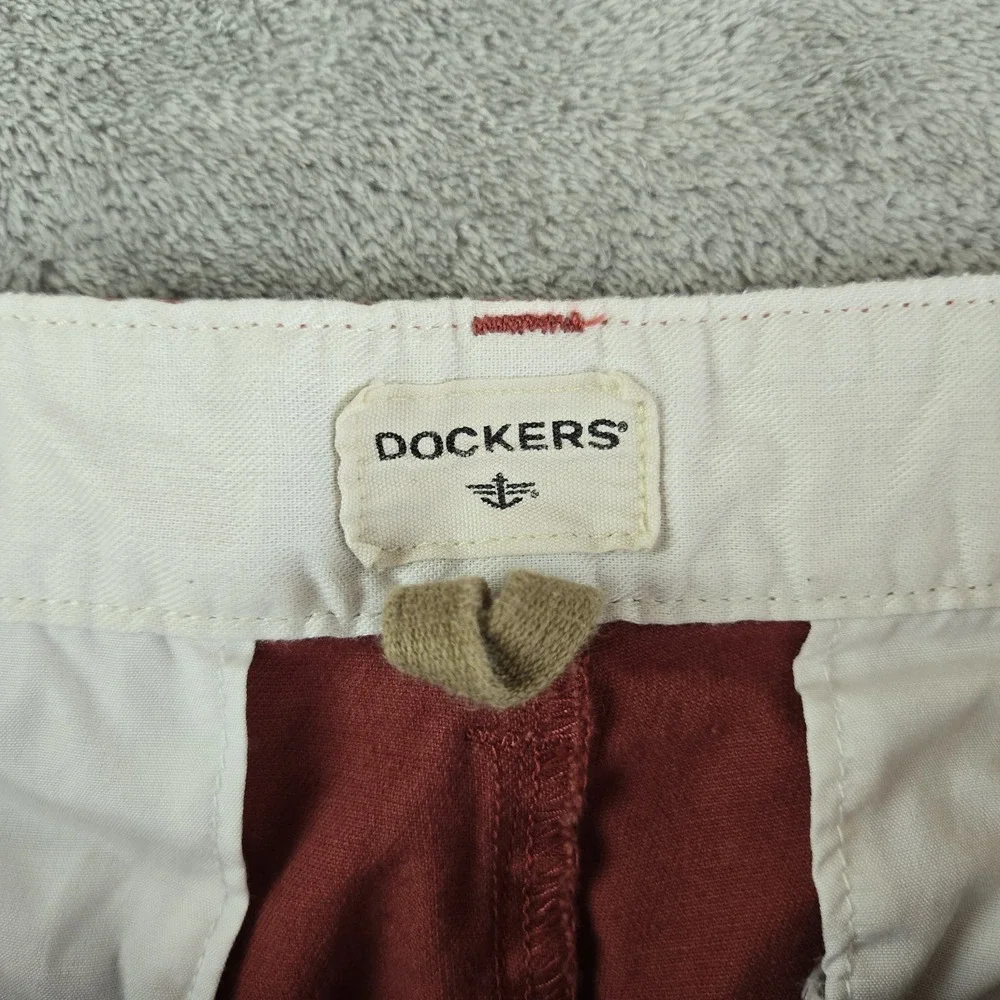 Dockers Shorts Mens 36x10 Burgundy Stretchy Flat Front Chino Pockets Casual Golf